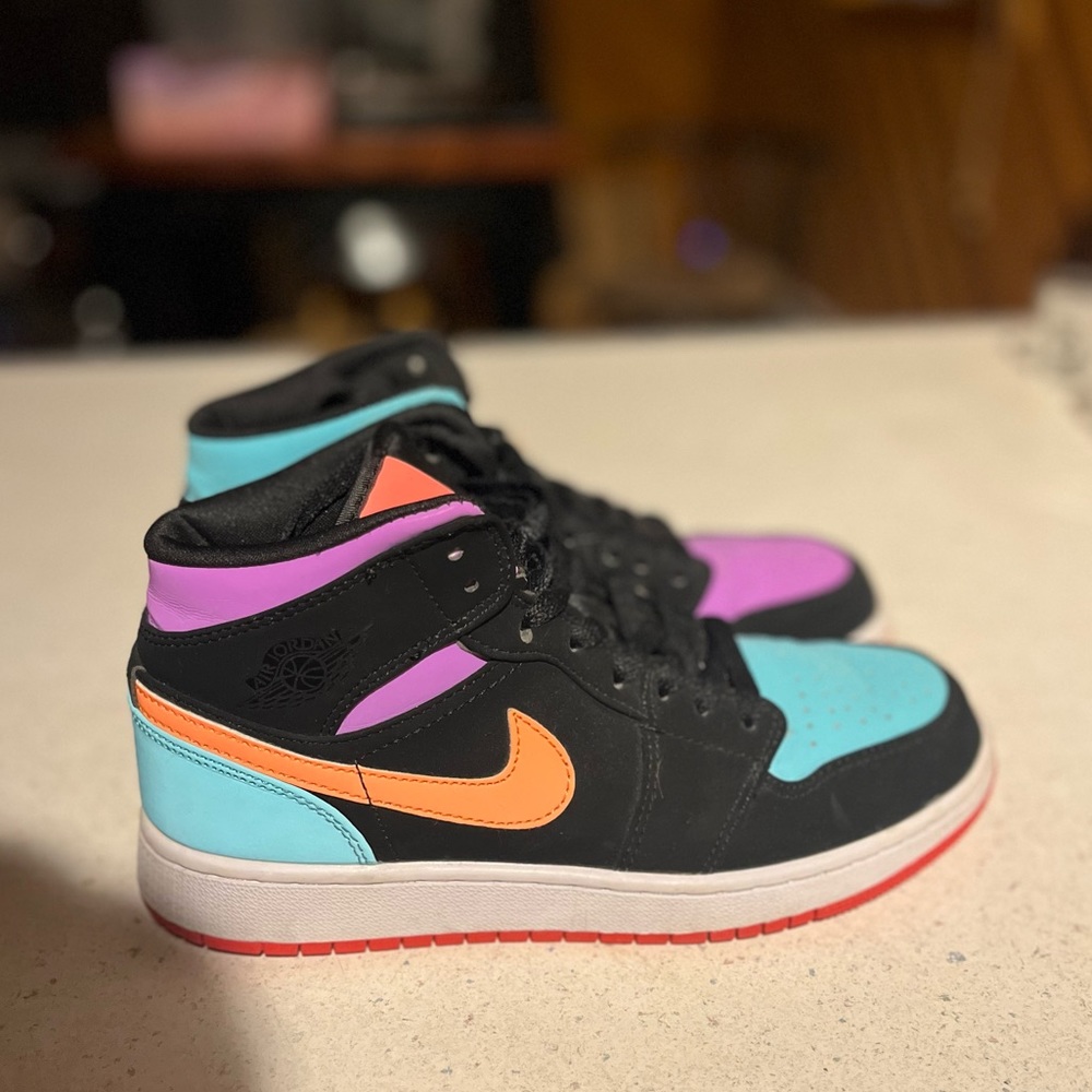 Size 5.5 youth Jordan 1 Candy.